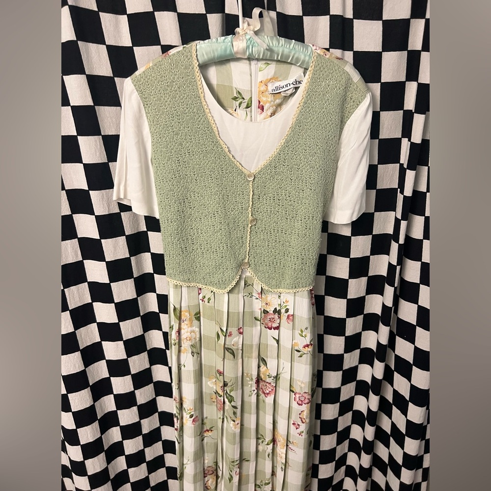 Allison-Che Classic 90s Dress